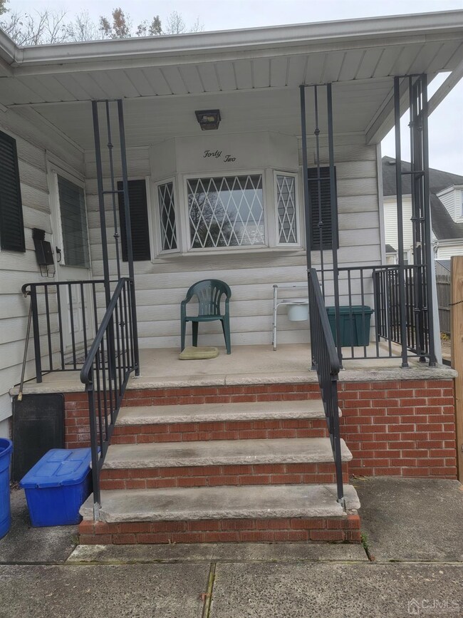 42 Irving St, Carteret, NJ 07008 - photo 4