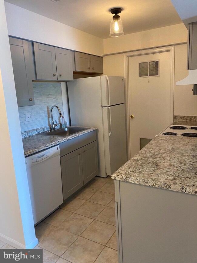 38 Buena Ct, Blackwood, NJ 08012 - photo 6