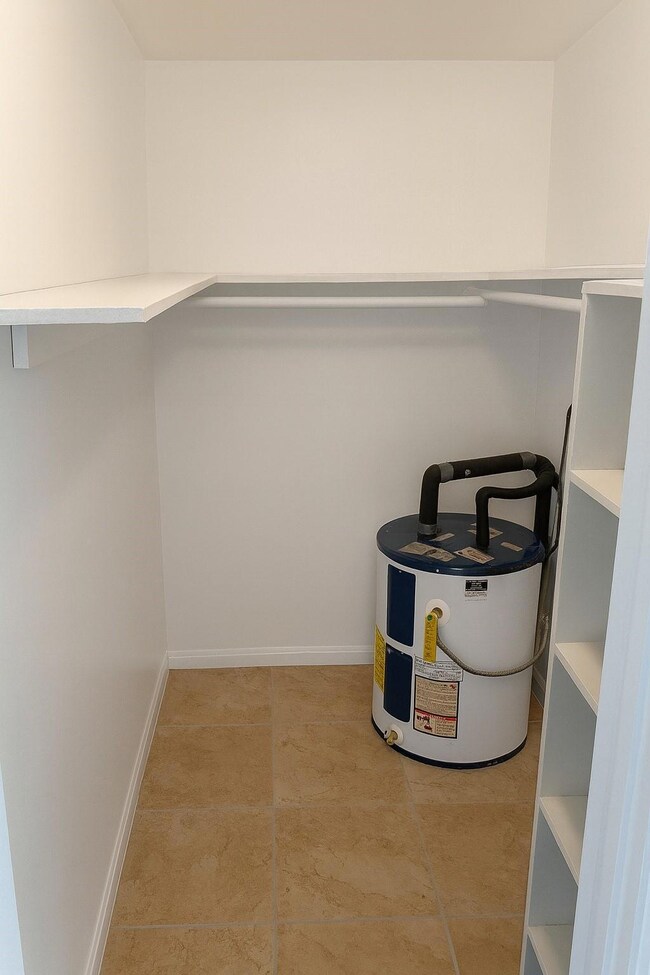 2621 NE 1st St unit 10, Pompano Beach, FL 33062 - photo 5