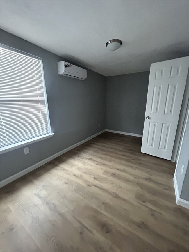 721 Doverside St unit 3, Houston, TX 77022 - photo 4