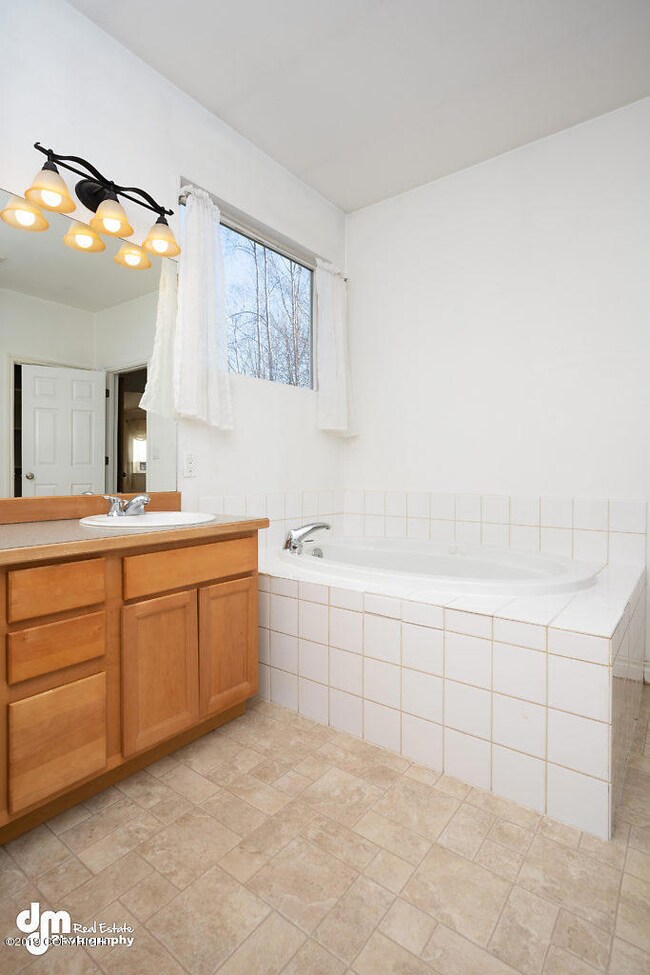 Master Bathroom_ELK05932-SMALL