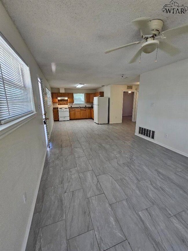 1608 30th St, Wichita Falls, TX 76302 - photo 3