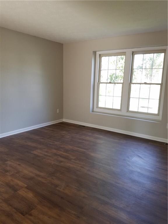 Living Room 14' x 13' 8