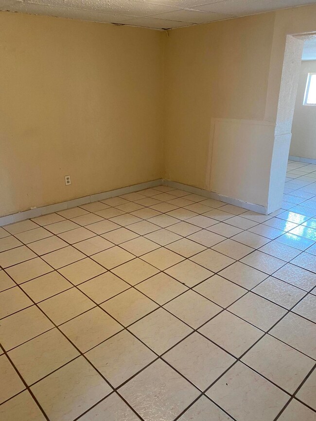 413 Gallagher St unit 2, El Paso, TX 79915 - photo 3