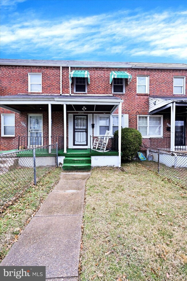 2934 Edgecombe Cir N, Baltimore, MD 21215 - photo 2