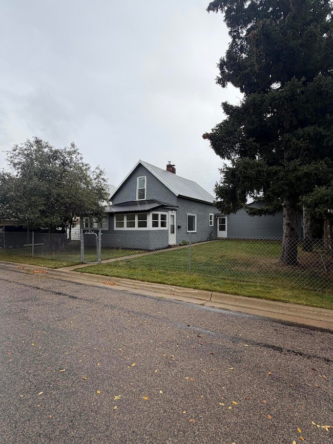 313 W Idaho St, Lewistown, MT 59457 - photo 2