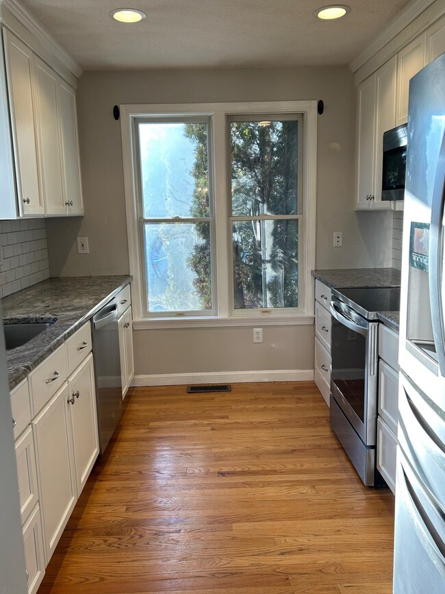 37 Hawthorne Village Rd unit U361, Nashua, NH 03062 - photo 2