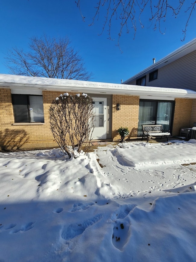 123 Brewster Ct unit B, Bloomingdale, IL 60108 - photo 4