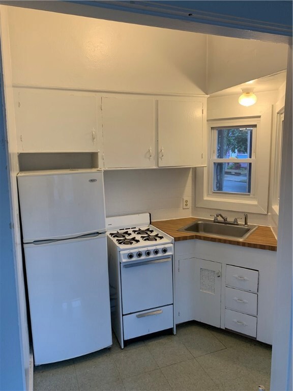 198 Armington St, Cranston, RI 02905 - photo 4