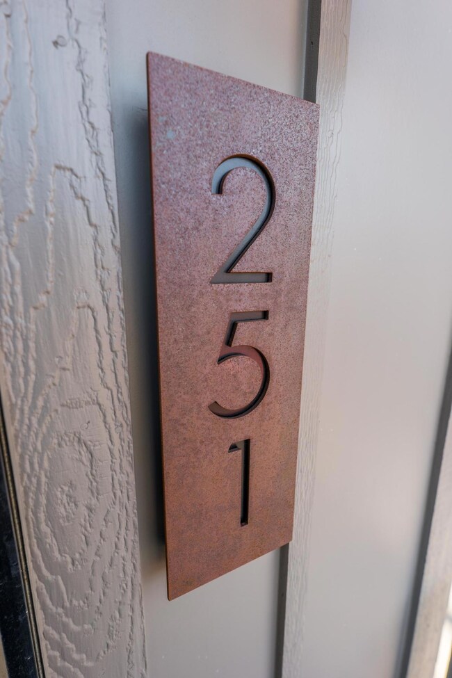 005P1215815