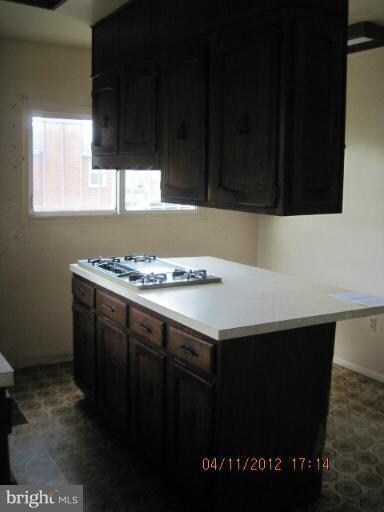 1104 Hill Rd, Hyattsville, MD 20785 - photo 2