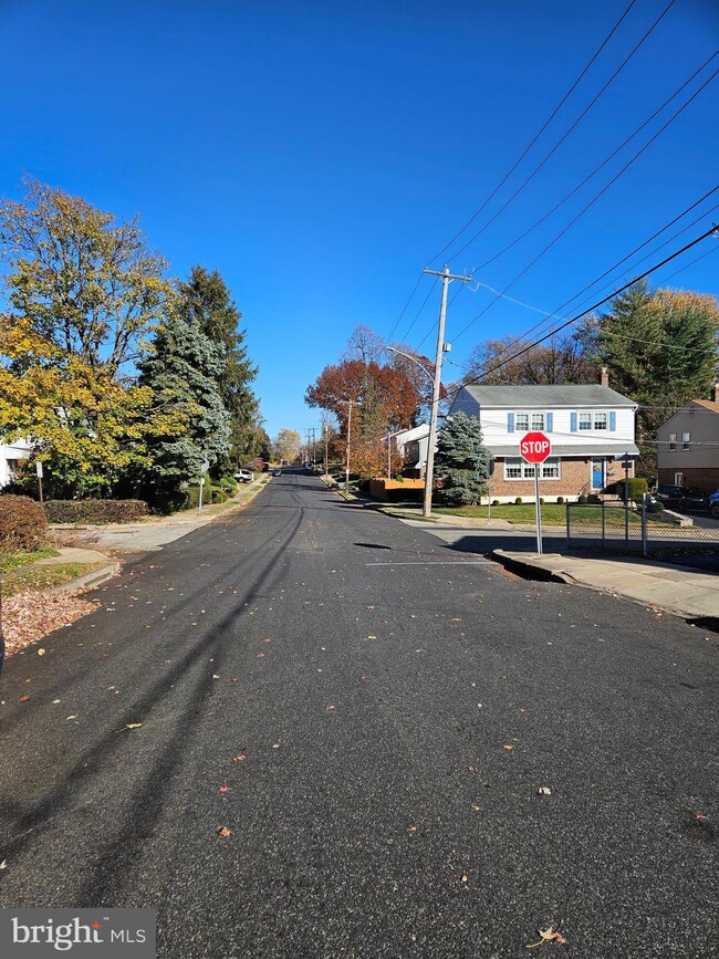 236 Berkley Ave, Lansdowne, PA 19050 - photo 6