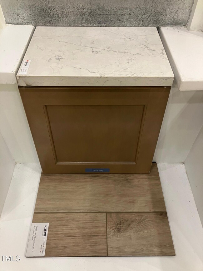 112 RWO FM - Kitchen Island Photo