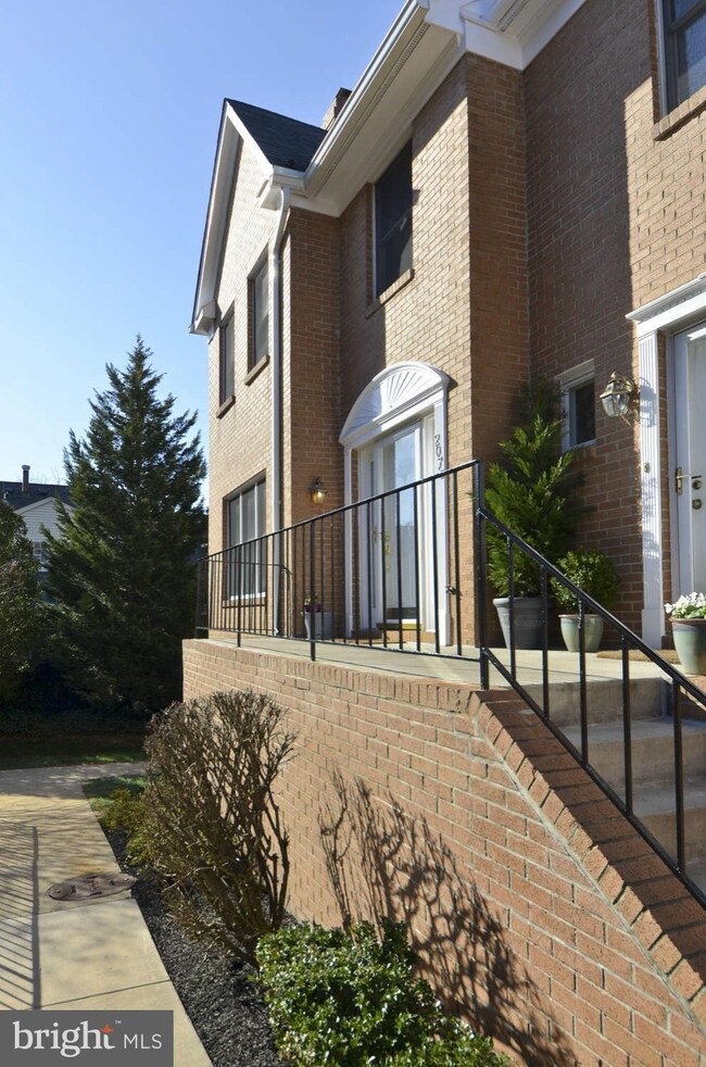 207B Locust St SE unit O, Vienna, VA 22180 - photo 2