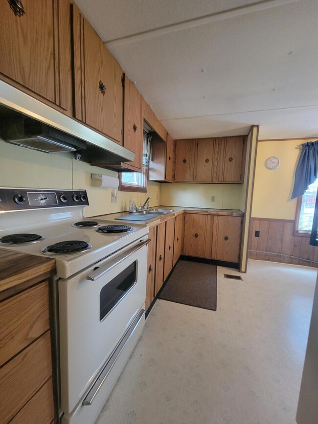 1 Autumn Ln, Lewiston, ME 04240 - photo 7