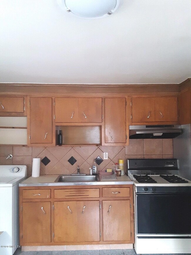 6 Salem St unit 2, Cos Cob, CT 06807 - photo 4