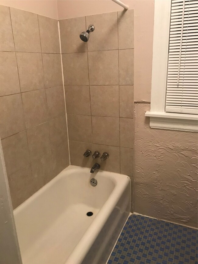 1716 W Main St unit 4, Houston, TX 77098 - photo 6