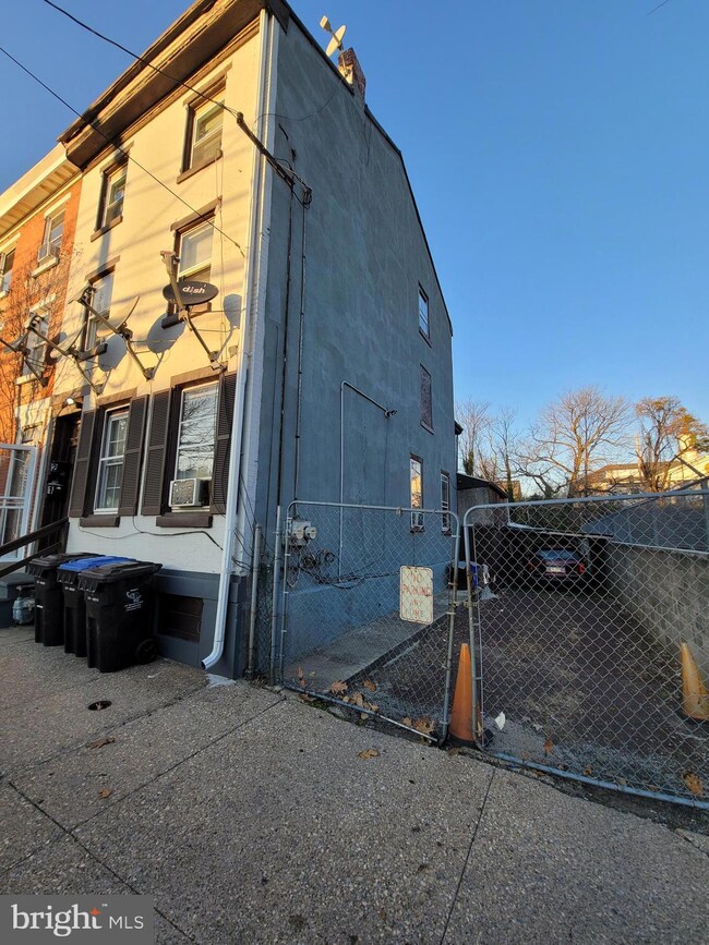 227 E Penn St, Norristown, PA 19401 - photo 3