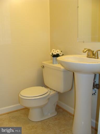 7050 Knighthood Ln, Columbia, MD 21045 - photo 5