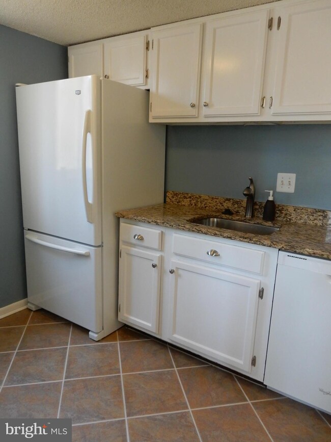 11821 Breton Ct unit 2B, Reston, VA 20191 - photo 2