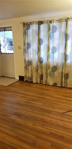 10x12 living room with original hardwood floors