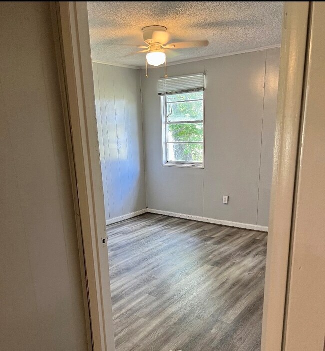 211 Milam St unit 4, Brazoria, TX 77422 - photo 6