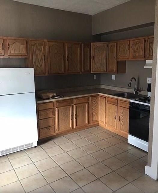 2320 Fletcher St, Anderson, IN 46016 - photo 4