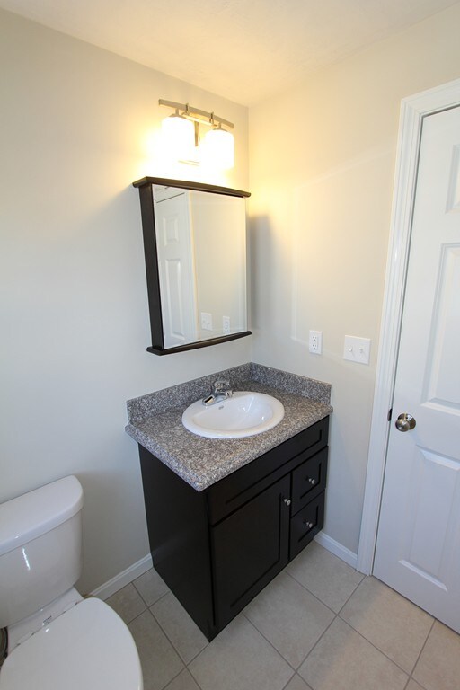 39 Bittersweet Blvd, Worcester, MA 01607 - photo 4