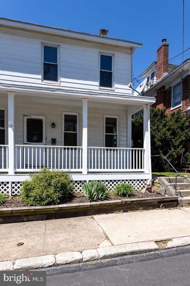 303 Glasgow St unit 2, Pottstown, PA 19464 - photo 3