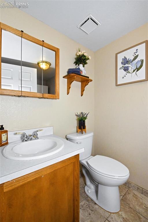 Main level 1/2-bath