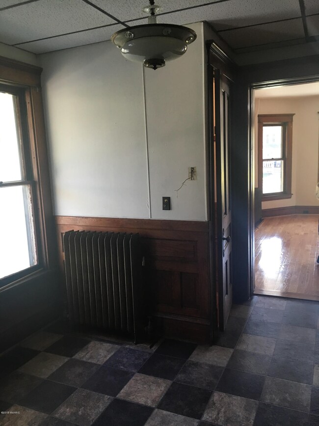 223 N Kalamazoo Ave, Marshall, MI 49068 - photo 6