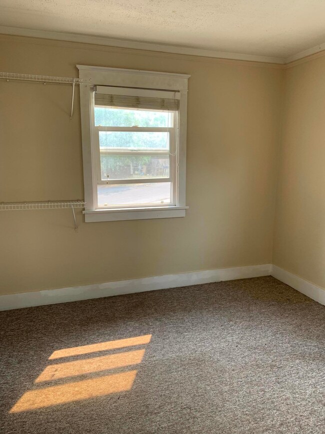 1826 Oregon Ave, Klamath Falls, OR 97601 - photo 3