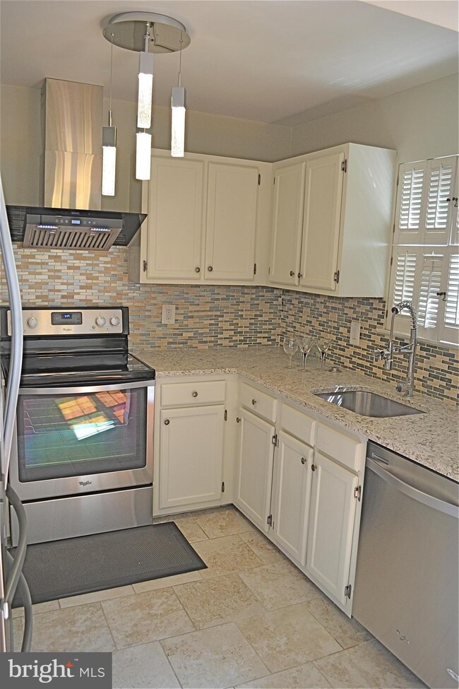 8917 Whitsell Way, Lorton, VA 22079 - photo 5