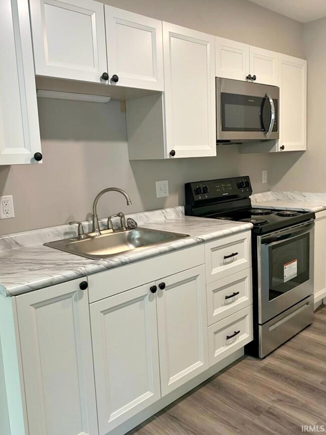 425 Cypress St unit B, Newburgh, IN 47630 - photo 7