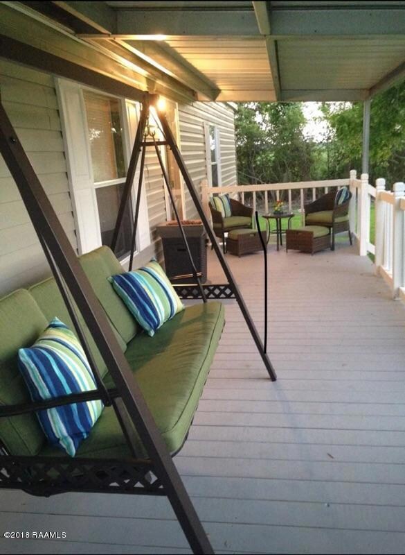 2719 Jefferson Island carport