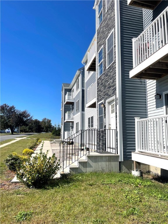 60 Village Green S unit 8, Riverside, RI 02915 - photo 2
