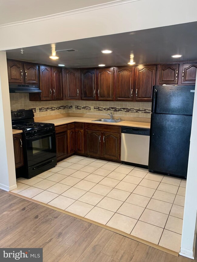 6430 Lamplighter Ridge, Glen Burnie, MD 21061 - photo 3