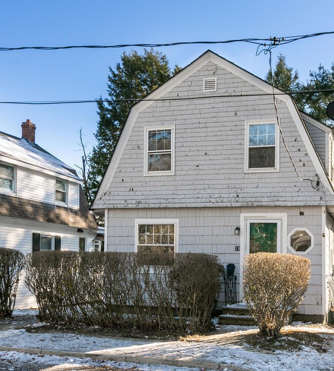 18 Charles Rd Cape Elizabeth-large-002-0