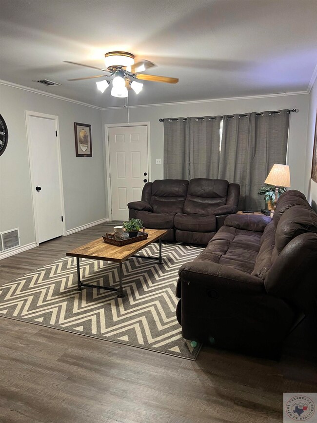 300 Redwater Rd, Wake Village, TX 75501 - photo 5