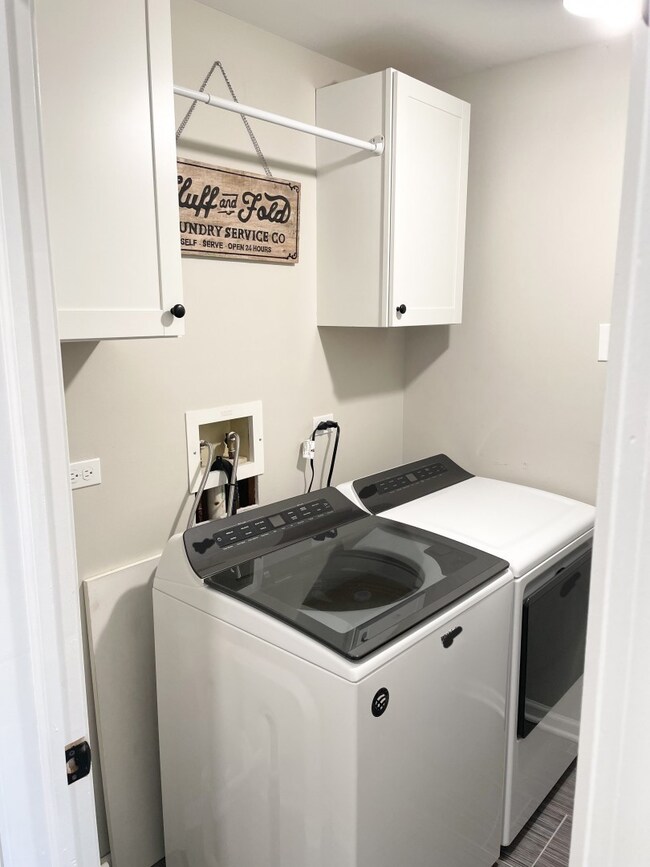 2105 Lancaster Cir unit 202B, Naperville, IL 60565 - photo 7