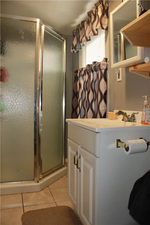 354 Roosevelt Ave, Pawtucket, RI 02860 - photo 3