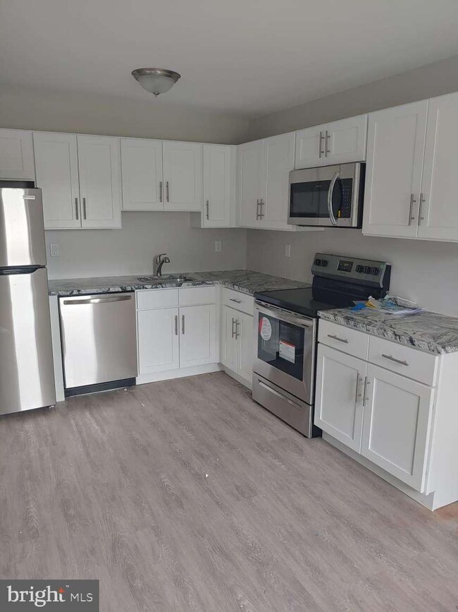 803 Henri Ct unit 803, Burlington, NJ 08016 - photo 5