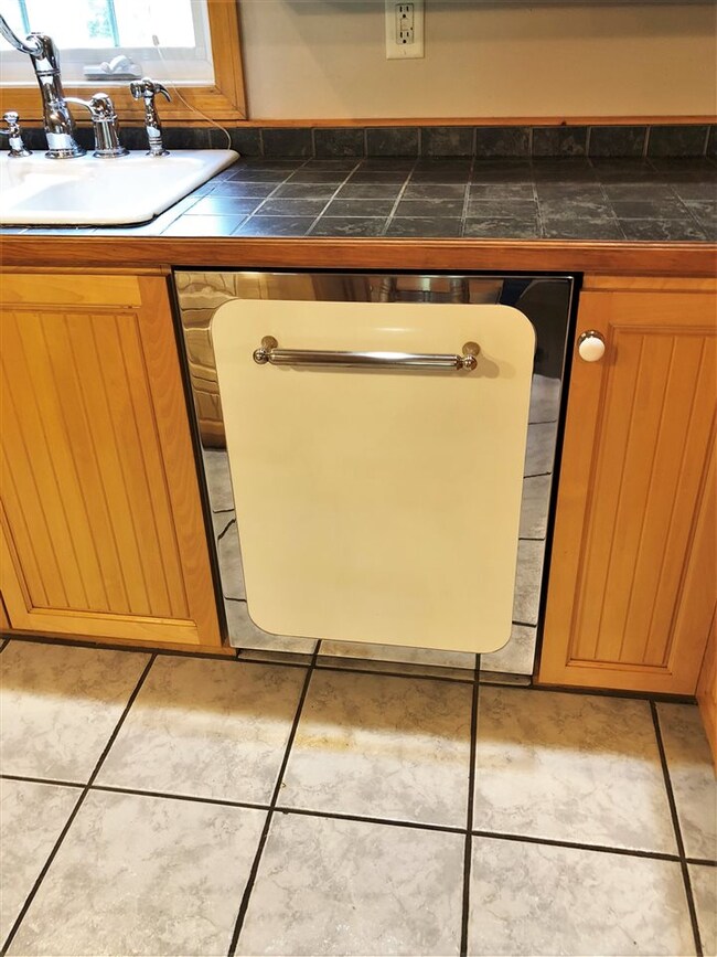 79 Lawrence Rd, MerriMacK, NH 03054 - photo 7