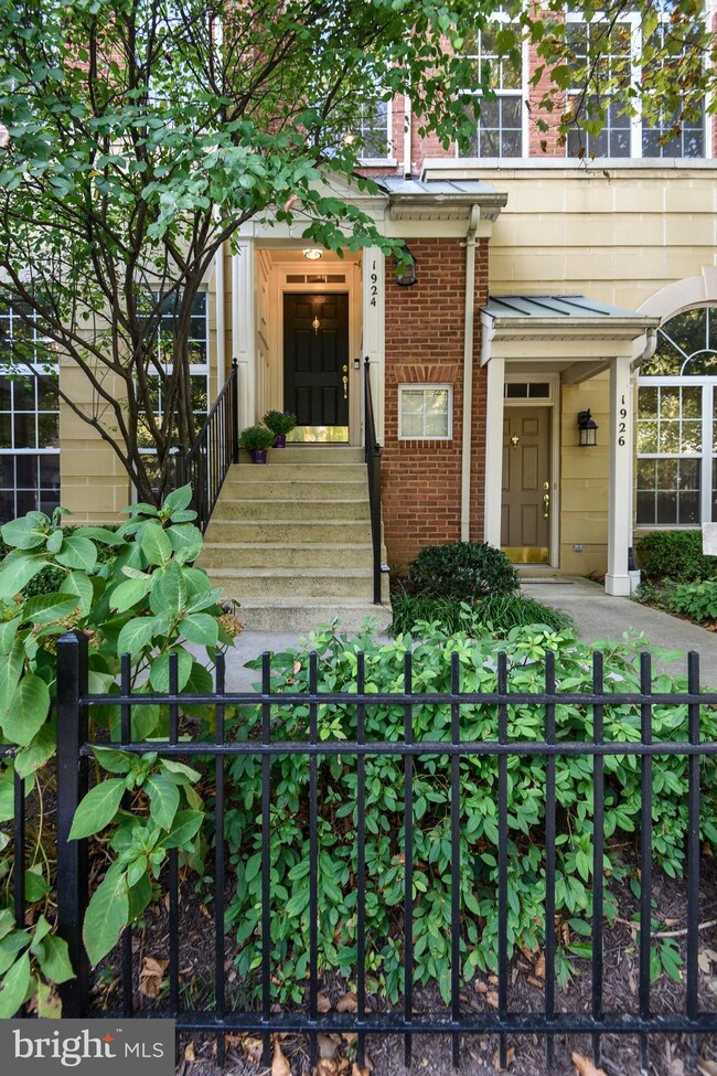 1924 Crescent Park Dr unit 30B, Reston, VA 20190 - photo 4