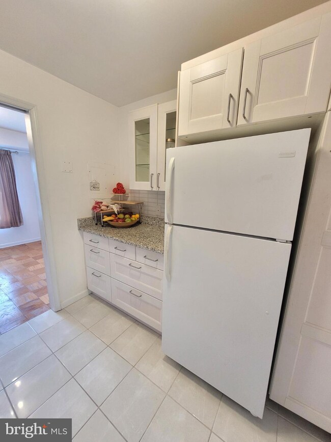 Woodlake Towers III unit 512, Falls Church, VA 22044 - photo 7