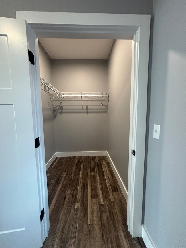 303 Norwich-New London Turnpike unit M, Montville, CT 06382 - photo 5