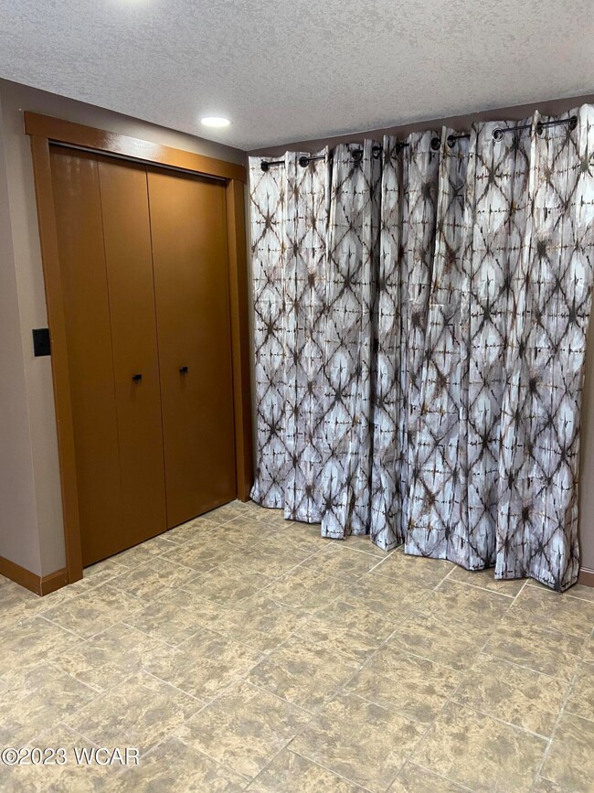 208 N Westminster St, Waynesfield, OH 45896 - photo 6