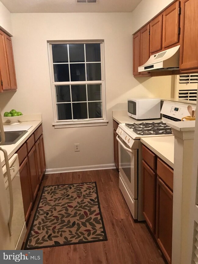 15641 Ambiance Dr, North Potomac, MD 20878 - photo 2