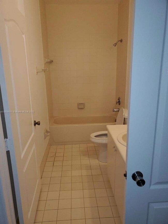 1666 SE 27 Ct unit 108, Miami, FL 33035 - photo 5