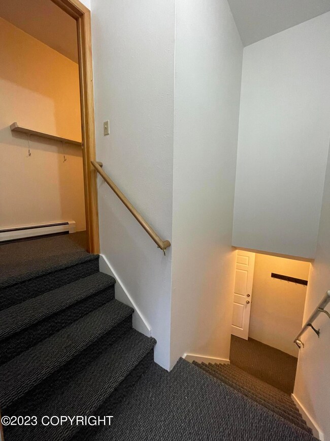 3208 Doris St unit A, Anchorage, AK 99517 - photo 4